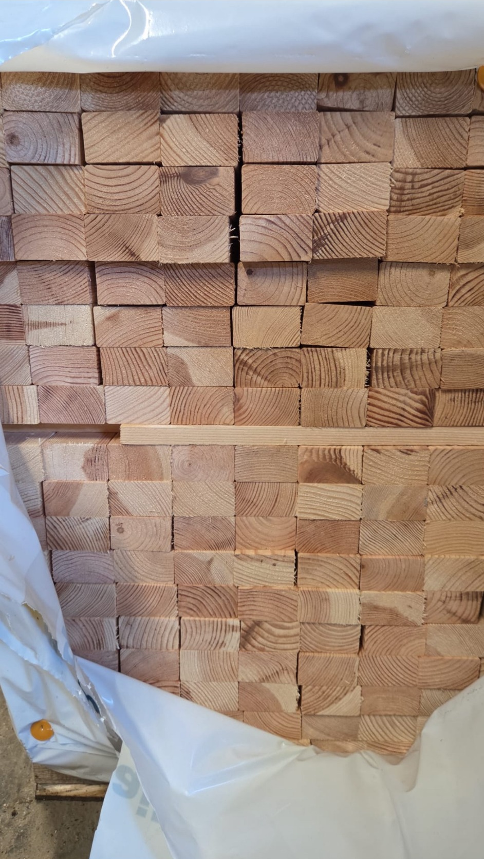 Pack of untreated kiln-dried C16 CLS timber, 50 x 75mm nominal, 38 x 63mm finished size, 2.4m lengths