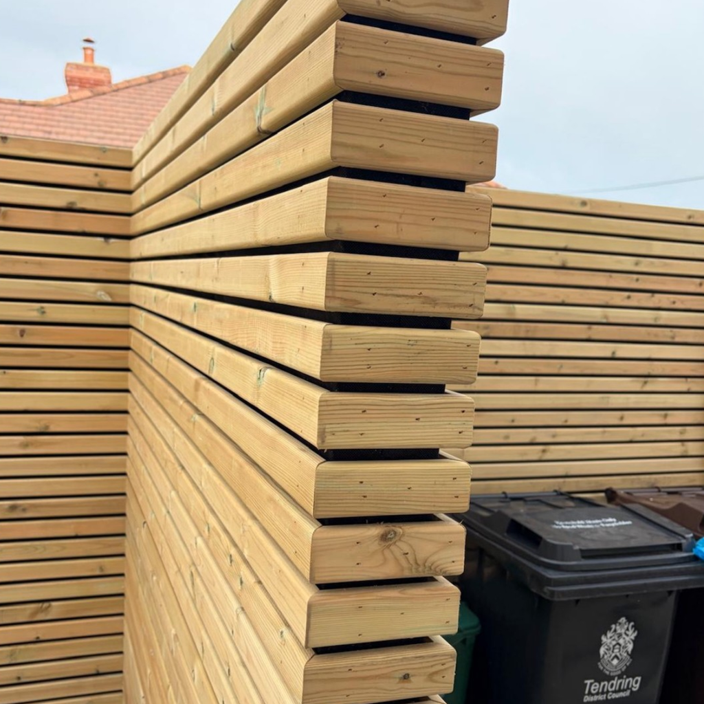 Contemporary Trellis Batten Profiled Batten - KD Redwood 19x44mm 3.6m