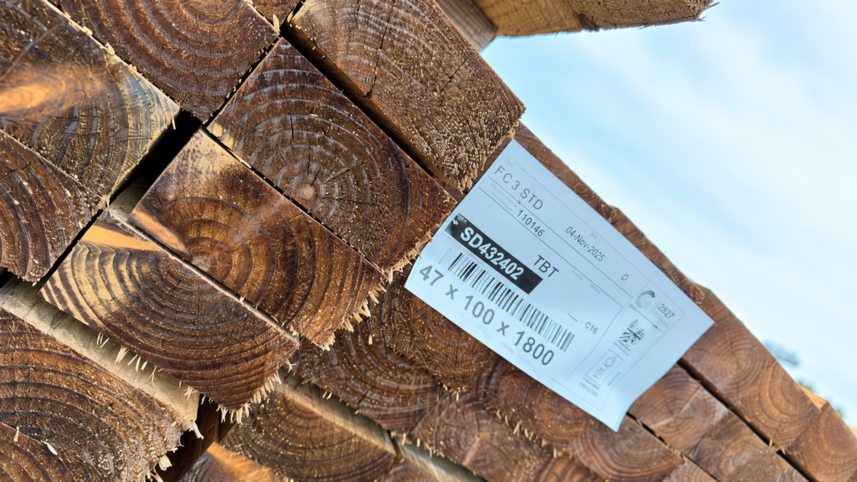 47 x 100 mm brown treated sawn fencing rails